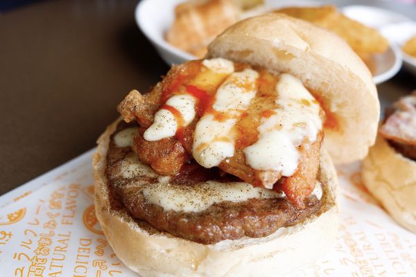 肯尼美式炸雞出新品啦！多種漢堡組合任你自由搭配！做出屬於自己獨一無二的漢堡。菜單也一起更新囉！｜台中美食、大雅、中清