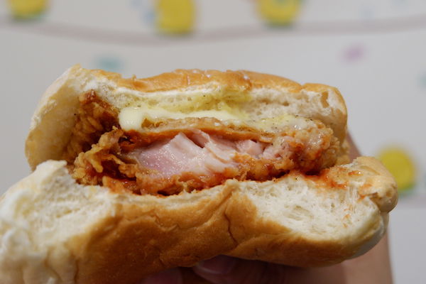 【食記】台中・大雅|不加生菜又客製化口味的漢堡哪裡找?各種醬料自由搭配找到屬於自己的口味・肯尼美式炸雞中清總店・附菜單