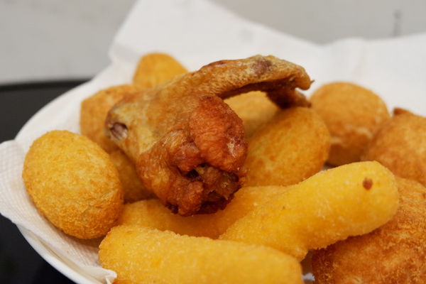 【食記】台中・大雅|不加生菜又客製化口味的漢堡哪裡找?各種醬料自由搭配找到屬於自己的口味・肯尼美式炸雞中清總店・附菜單