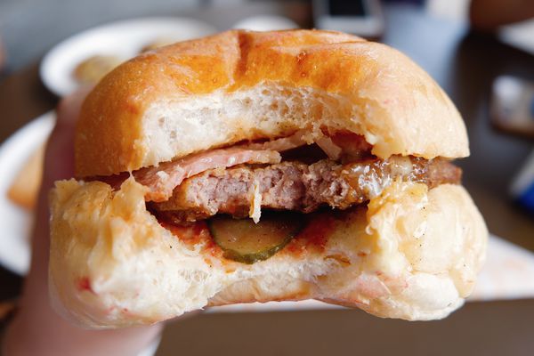 肯尼美式炸雞出新品啦！多種漢堡組合任你自由搭配！做出屬於自己獨一無二的漢堡。菜單也一起更新囉！｜台中美食、大雅、中清