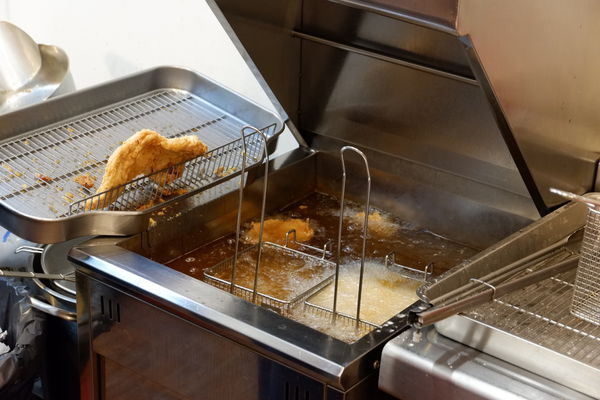 【食記】台中・大雅|不加生菜又客製化口味的漢堡哪裡找?各種醬料自由搭配找到屬於自己的口味・肯尼美式炸雞中清總店・附菜單