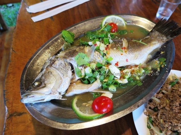 泰國南洋風高腳屋咖啡：三碗豬腳(台)!!!   ..南洋風高腳屋