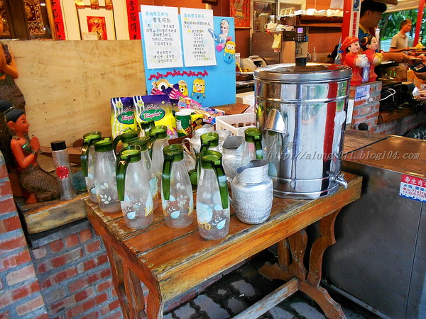 泰國南洋風高腳屋咖啡：三碗豬腳(台)!!!   ..南洋風高腳屋