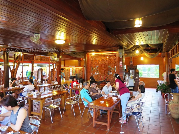 泰國南洋風高腳屋咖啡：三碗豬腳(台)!!!   ..南洋風高腳屋