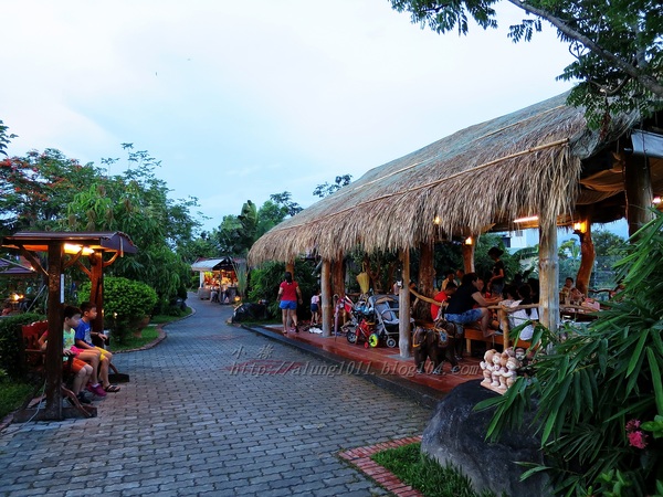 泰國南洋風高腳屋咖啡：三碗豬腳(台)!!!   ..南洋風高腳屋