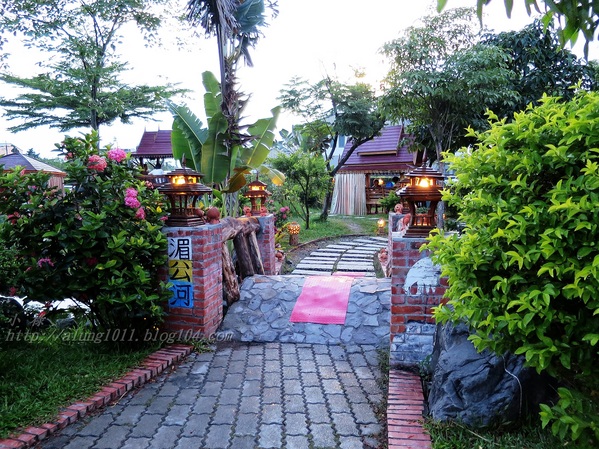 泰國南洋風高腳屋咖啡：三碗豬腳(台)!!!   ..南洋風高腳屋