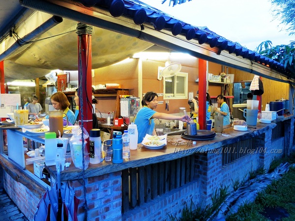 泰國南洋風高腳屋咖啡：三碗豬腳(台)!!!   ..南洋風高腳屋