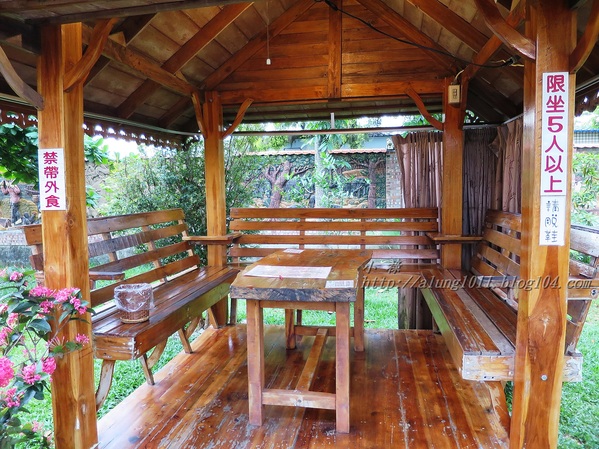 泰國南洋風高腳屋咖啡：三碗豬腳(台)!!!   ..南洋風高腳屋