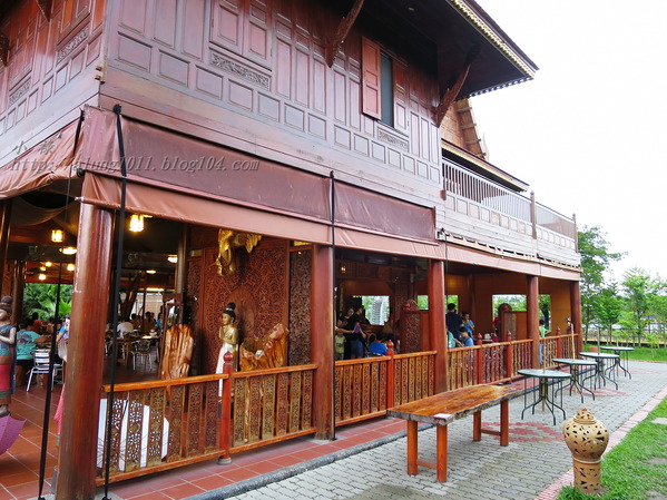 泰國南洋風高腳屋咖啡：三碗豬腳(台)!!!   ..南洋風高腳屋