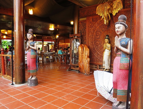 泰國南洋風高腳屋咖啡：三碗豬腳(台)!!!   ..南洋風高腳屋