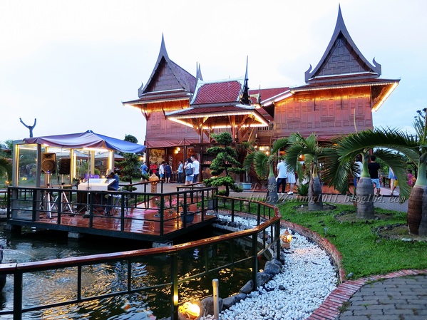 泰國南洋風高腳屋咖啡：三碗豬腳(台)!!!   ..南洋風高腳屋