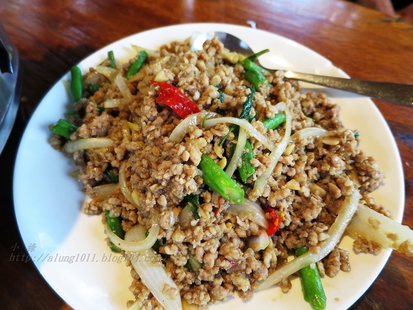 泰國南洋風高腳屋咖啡：三碗豬腳(台)!!!   ..南洋風高腳屋