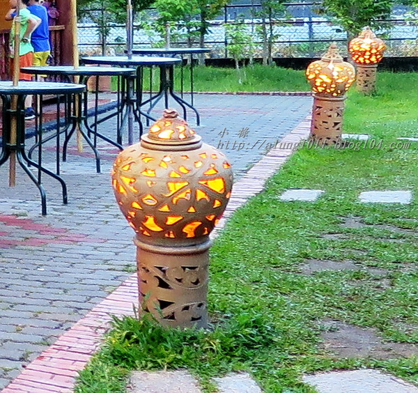 泰國南洋風高腳屋咖啡：三碗豬腳(台)!!!   ..南洋風高腳屋