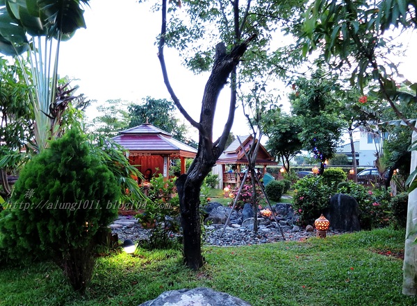 泰國南洋風高腳屋咖啡：三碗豬腳(台)!!!   ..南洋風高腳屋