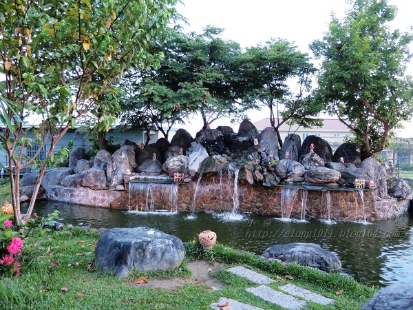 泰國南洋風高腳屋咖啡：三碗豬腳(台)!!!   ..南洋風高腳屋