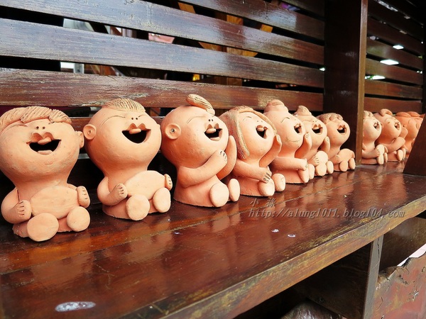 泰國南洋風高腳屋咖啡：三碗豬腳(台)!!!   ..南洋風高腳屋