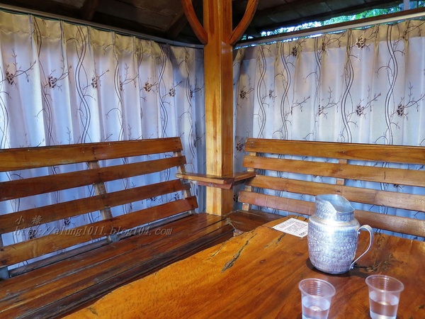 泰國南洋風高腳屋咖啡：三碗豬腳(台)!!!   ..南洋風高腳屋