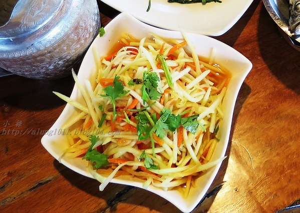 泰國南洋風高腳屋咖啡：三碗豬腳(台)!!!   ..南洋風高腳屋