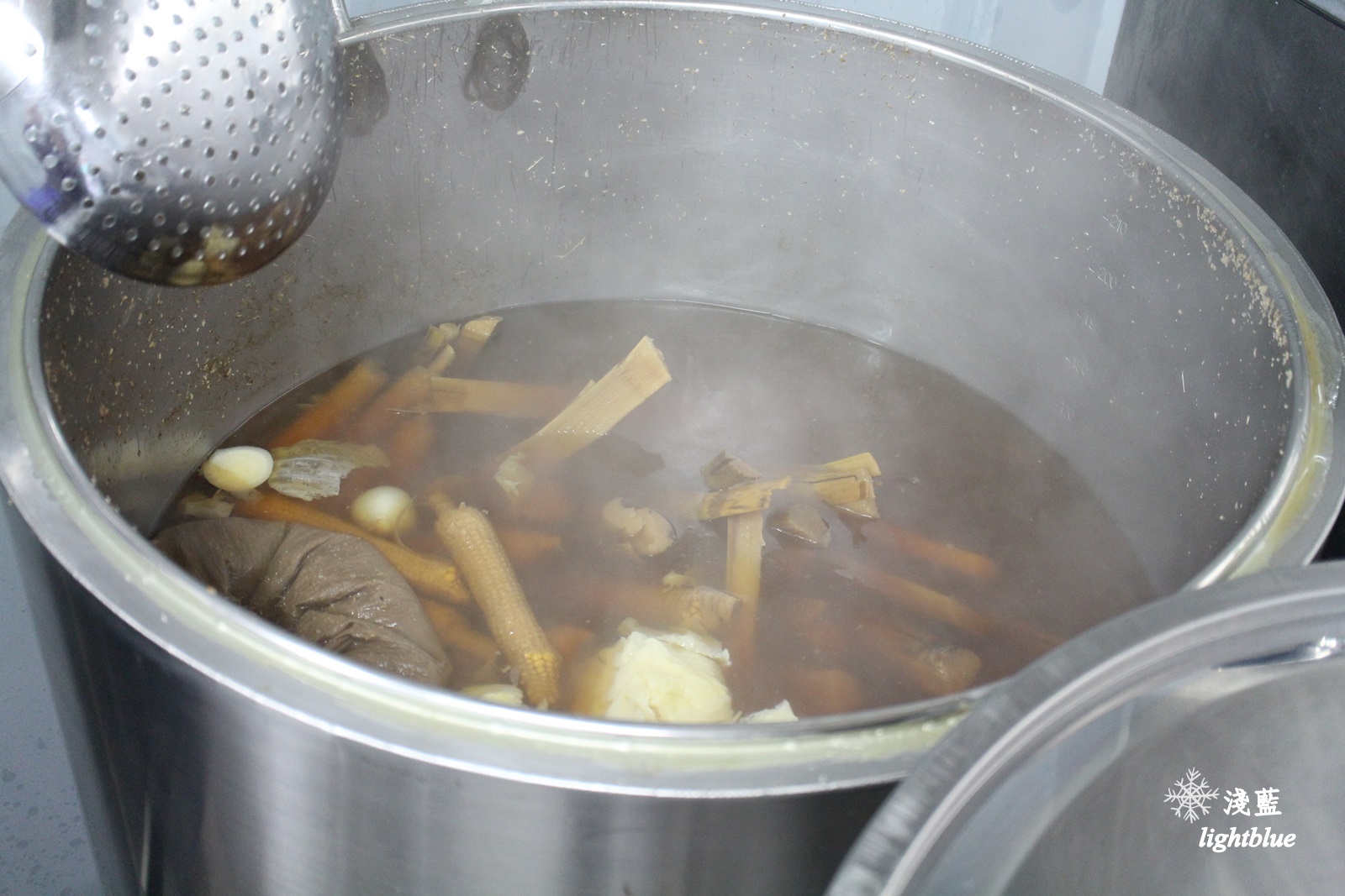 [ 中正紀念堂站美食 ] 淺藍 × 金鍋盃小火鍋四館～盡享海鮮與和牛的霸氣小火鍋