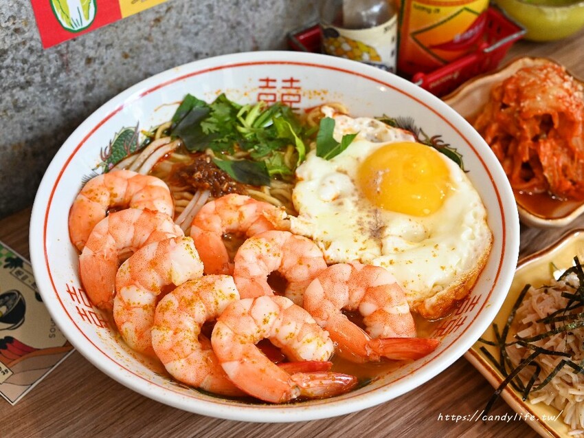 彳麵小酸辣專賣｜台中人氣南洋酸辣麵專賣店，口味客製化，中了化骨綿掌的雞腿是招牌，每日限量販售～