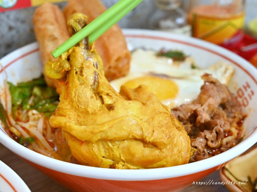 彳麵小酸辣專賣｜台中人氣南洋酸辣麵專賣店，口味客製化，中了化骨綿掌的雞腿是招牌，每日限量販售～