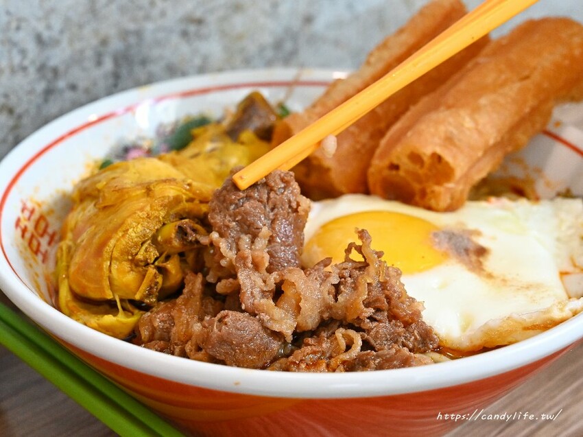彳麵小酸辣專賣｜台中人氣南洋酸辣麵專賣店，口味客製化，中了化骨綿掌的雞腿是招牌，每日限量販售～