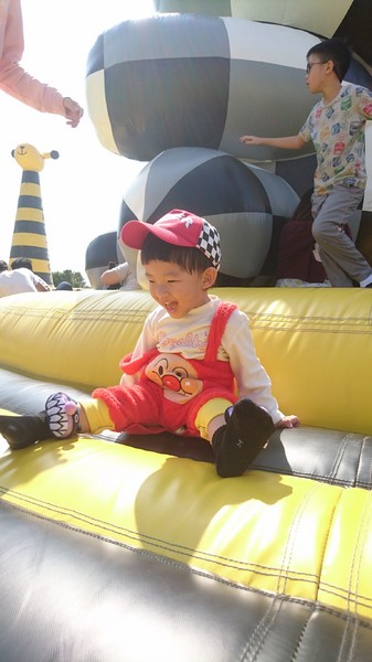 ART-ZOO 藝術動物園：高雄夢時代~ART-ZOO 藝術動物園~口愛動物造型跳跳跳~瘋狂藝起玩氣墊吧！~high翻天~