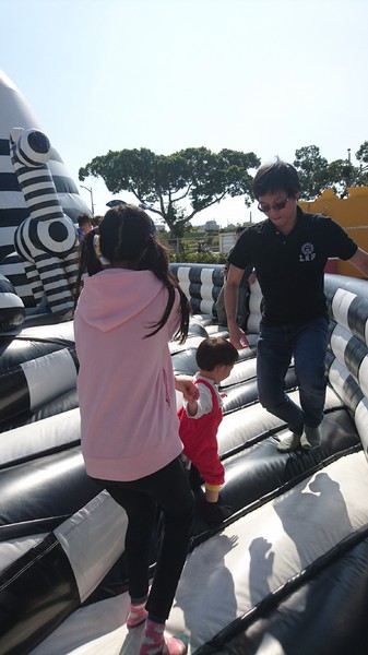 ART-ZOO 藝術動物園：高雄夢時代~ART-ZOO 藝術動物園~口愛動物造型跳跳跳~瘋狂藝起玩氣墊吧！~high翻天~