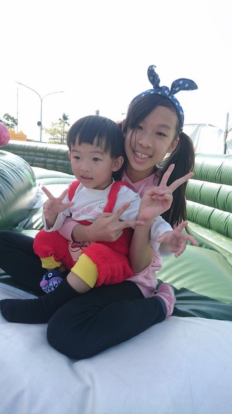 ART-ZOO 藝術動物園：高雄夢時代~ART-ZOO 藝術動物園~口愛動物造型跳跳跳~瘋狂藝起玩氣墊吧！~high翻天~