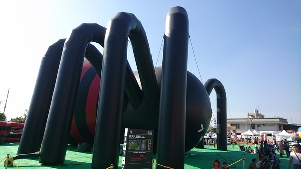 ART-ZOO 藝術動物園：高雄夢時代~ART-ZOO 藝術動物園~口愛動物造型跳跳跳~瘋狂藝起玩氣墊吧！~high翻天~