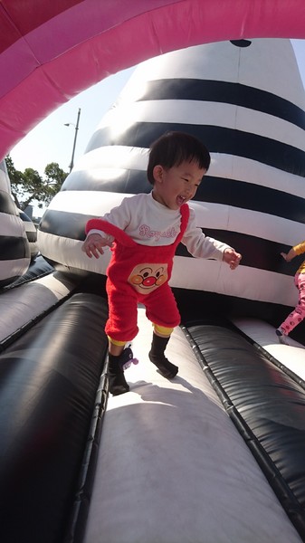 ART-ZOO 藝術動物園：高雄夢時代~ART-ZOO 藝術動物園~口愛動物造型跳跳跳~瘋狂藝起玩氣墊吧！~high翻天~