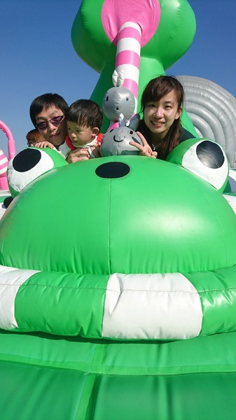 ART-ZOO 藝術動物園：高雄夢時代~ART-ZOO 藝術動物園~口愛動物造型跳跳跳~瘋狂藝起玩氣墊吧！~high翻天~