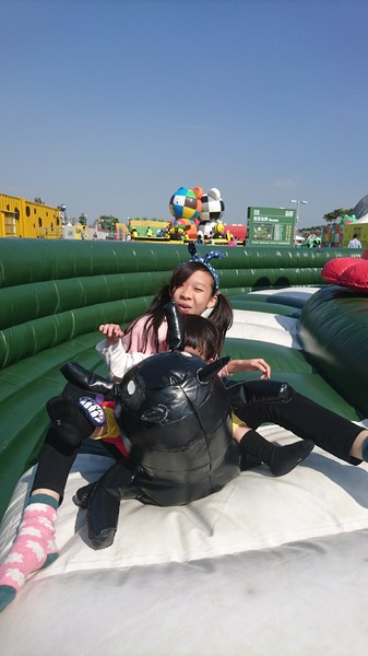 ART-ZOO 藝術動物園：高雄夢時代~ART-ZOO 藝術動物園~口愛動物造型跳跳跳~瘋狂藝起玩氣墊吧！~high翻天~