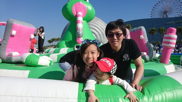 ART-ZOO 藝術動物園：高雄夢時代~ART-ZOO 藝術動物園~口愛動物造型跳跳跳~瘋狂藝起玩氣墊吧！~high翻天~