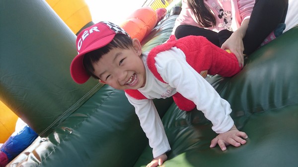 ART-ZOO 藝術動物園：高雄夢時代~ART-ZOO 藝術動物園~口愛動物造型跳跳跳~瘋狂藝起玩氣墊吧！~high翻天~