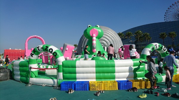 ART-ZOO 藝術動物園：高雄夢時代~ART-ZOO 藝術動物園~口愛動物造型跳跳跳~瘋狂藝起玩氣墊吧！~high翻天~