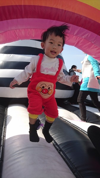 ART-ZOO 藝術動物園：高雄夢時代~ART-ZOO 藝術動物園~口愛動物造型跳跳跳~瘋狂藝起玩氣墊吧！~high翻天~