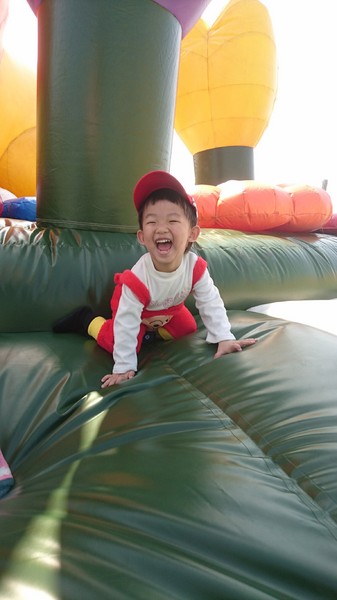 ART-ZOO 藝術動物園：高雄夢時代~ART-ZOO 藝術動物園~口愛動物造型跳跳跳~瘋狂藝起玩氣墊吧！~high翻天~