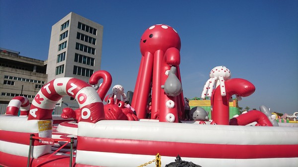 ART-ZOO 藝術動物園：高雄夢時代~ART-ZOO 藝術動物園~口愛動物造型跳跳跳~瘋狂藝起玩氣墊吧！~high翻天~