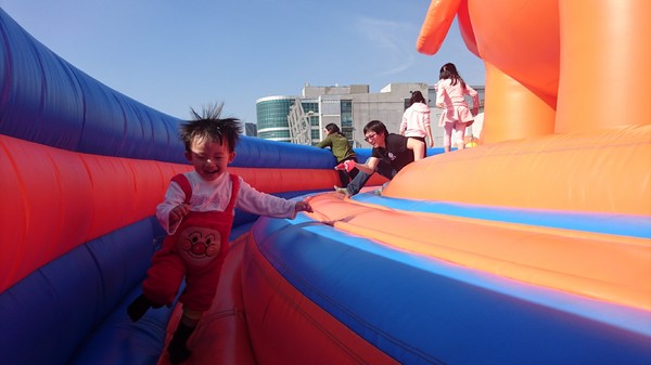 ART-ZOO 藝術動物園：高雄夢時代~ART-ZOO 藝術動物園~口愛動物造型跳跳跳~瘋狂藝起玩氣墊吧！~high翻天~