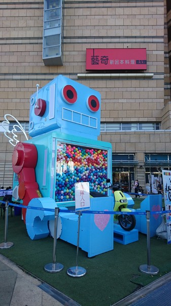 ART-ZOO 藝術動物園：高雄夢時代~ART-ZOO 藝術動物園~口愛動物造型跳跳跳~瘋狂藝起玩氣墊吧！~high翻天~