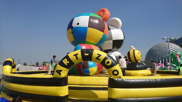 ART-ZOO 藝術動物園：高雄夢時代~ART-ZOO 藝術動物園~口愛動物造型跳跳跳~瘋狂藝起玩氣墊吧！~high翻天~