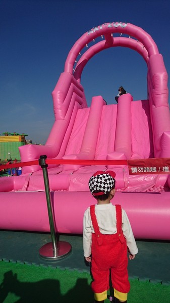 ART-ZOO 藝術動物園：高雄夢時代~ART-ZOO 藝術動物園~口愛動物造型跳跳跳~瘋狂藝起玩氣墊吧！~high翻天~