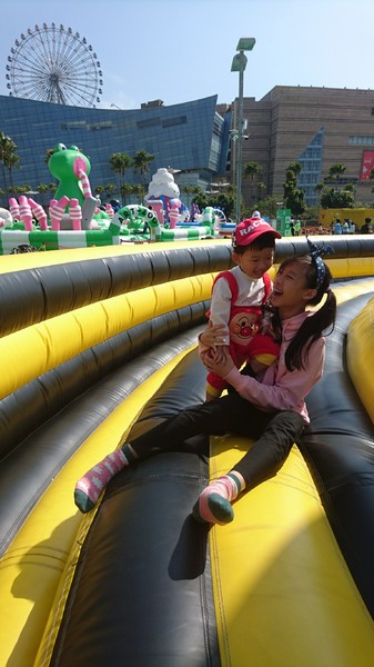 ART-ZOO 藝術動物園：高雄夢時代~ART-ZOO 藝術動物園~口愛動物造型跳跳跳~瘋狂藝起玩氣墊吧！~high翻天~