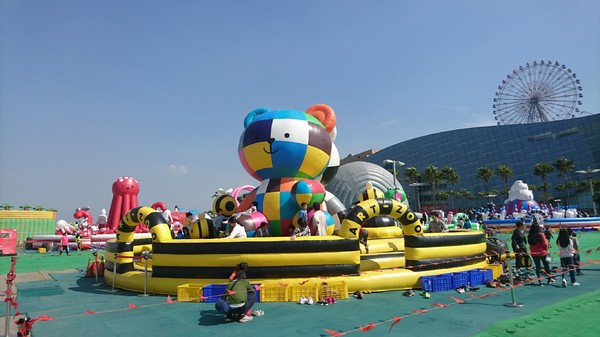 ART-ZOO 藝術動物園：高雄夢時代~ART-ZOO 藝術動物園~口愛動物造型跳跳跳~瘋狂藝起玩氣墊吧！~high翻天~