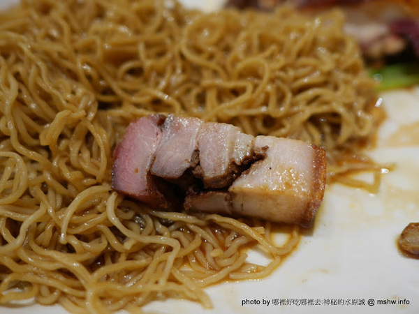 了凡香港油雞飯麵：【食記】台中了凡香港油雞飯麵 Hawker Chan Taiwan J-Mall店@西屯米其林一條街&工業區-捷運BRT澄清醫院 : 米其林再度失靈!居然端得出冷的我也是醉了