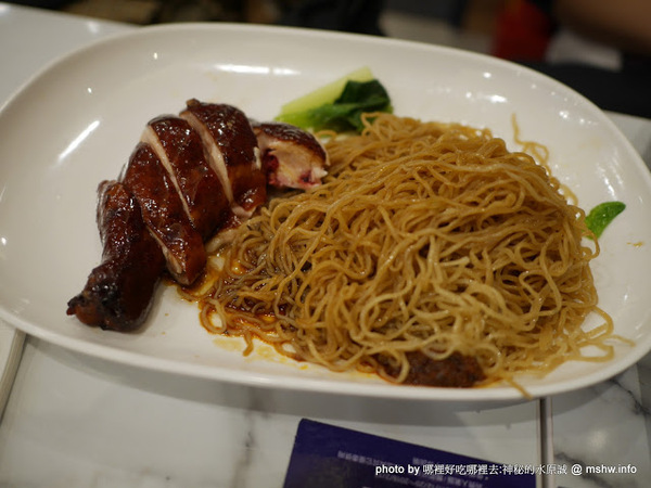 了凡香港油雞飯麵：【食記】台中了凡香港油雞飯麵 Hawker Chan Taiwan J-Mall店@西屯米其林一條街&工業區-捷運BRT澄清醫院 : 米其林再度失靈!居然端得出冷的我也是醉了