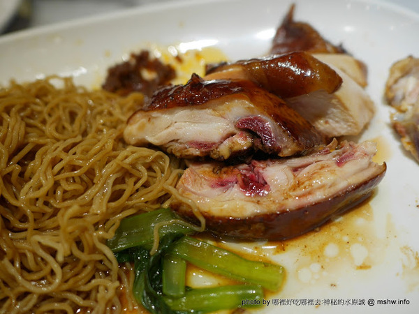 了凡香港油雞飯麵：【食記】台中了凡香港油雞飯麵 Hawker Chan Taiwan J-Mall店@西屯米其林一條街&工業區-捷運BRT澄清醫院 : 米其林再度失靈!居然端得出冷的我也是醉了