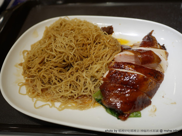 了凡香港油雞飯麵：【食記】台中了凡香港油雞飯麵 Hawker Chan Taiwan J-Mall店@西屯米其林一條街&工業區-捷運BRT澄清醫院 : 米其林再度失靈!居然端得出冷的我也是醉了