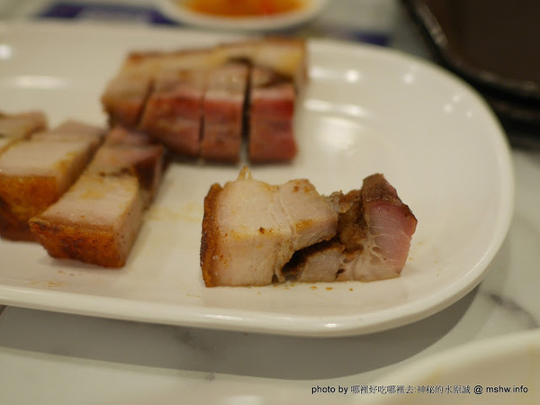 了凡香港油雞飯麵：【食記】台中了凡香港油雞飯麵 Hawker Chan Taiwan J-Mall店@西屯米其林一條街&工業區-捷運BRT澄清醫院 : 米其林再度失靈!居然端得出冷的我也是醉了